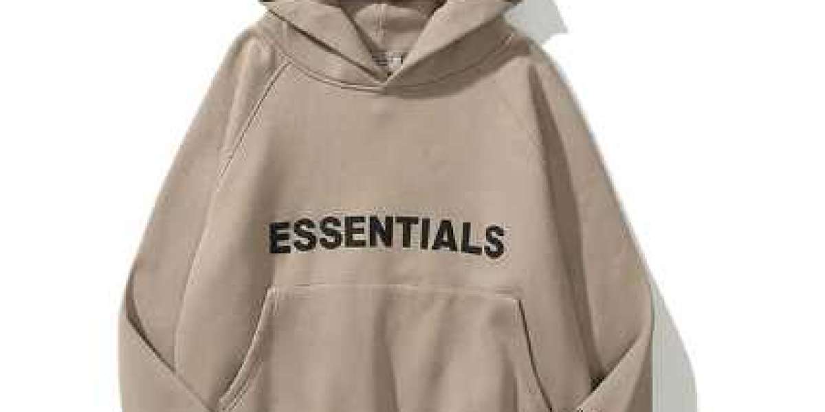 Classic Comfort, Modern Fit – Essential Hoodie